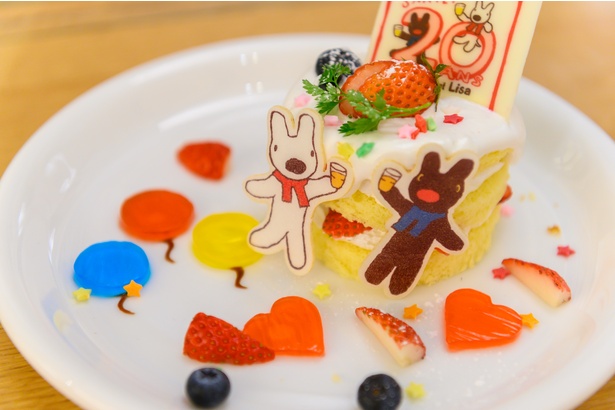 「リサとガスパールの20th Happy anniversary plate」(1340円)は、いちごの小さなホールケーキ