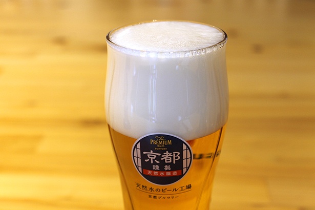 見学の最後には「ザ・プレミアム・モルツ」など、京都ブルワリーでつくられたビールの試飲もできます
