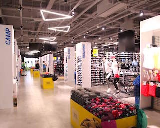 フランス発のスポーツブランド「デカトロン」日本1号店が西宮にオープン！品揃え、安さ、全てが規格外