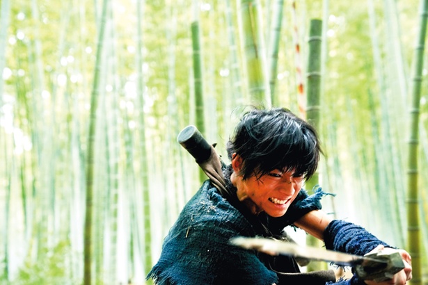 山﨑賢人が演じる主人公・信
