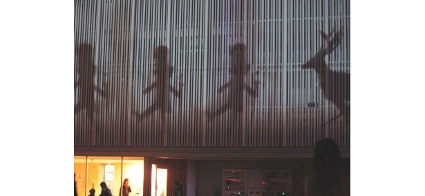 くるみ割り人形の物語をモチーフにした映像が流れる