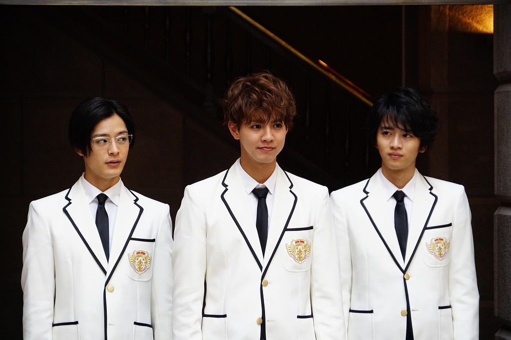 片寄涼太演じる“セレブ王子”の側近として“下克上王子”を演じた飯島寛騎と“メガネ王子”の塩野瑛久