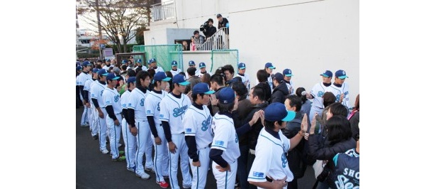 ラストは選手たちとハイタッチ！