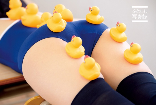 ふとももの上を、アヒルが行進!?