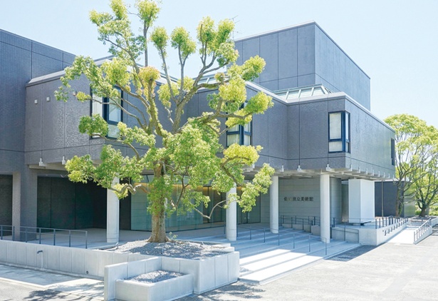 佐賀県にゆかりのある作家の作品を展示する / 佐賀県立美術館