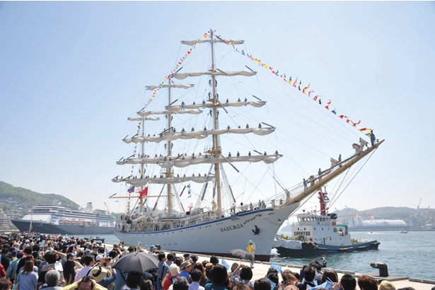 【写真を見る】内外から多彩な帆船が集結 / 2019長崎帆船まつり