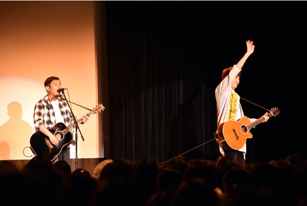 一曲目はインディーズ1stミニアルバム「ゆずの素」に収録されている名曲「地下街」