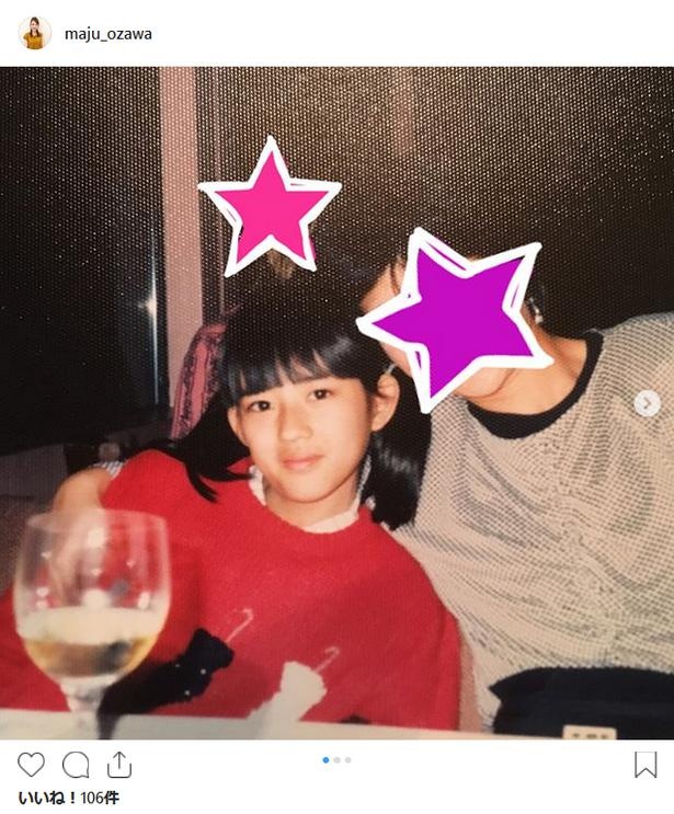 【写真を見る】小沢真珠の幼少期 子供のころから目鼻立ちがくっきり