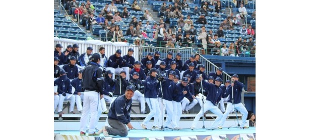 ベイスターズ尾花監督「来シーズンは機動力も見せる」、ファン感謝デーで約束