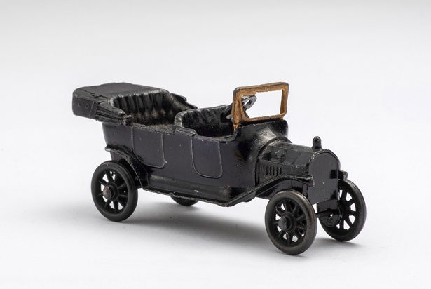 世界初のミニチュアカー。アメリカのダウスト社が、ダイキャスト製法で製作した