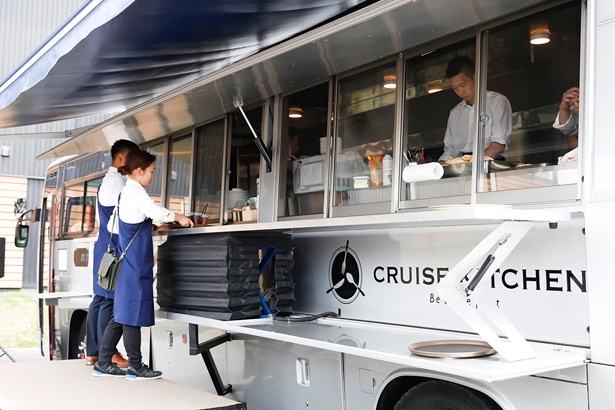 北海道のグルメを提供するキッチンバス「CRUISE KITCHEN」が今年も登場