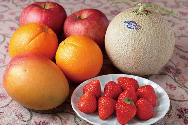 パフェには、新鮮な旬のフルーツをたっぷり使用