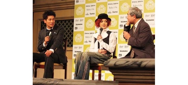 「楽しく子育てをすることが大事」という、久保田さんの意見にうなづく2人