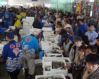 魚づくしの鼠ヶ関！山形県鶴岡市で「鼠ヶ関大漁旗フェスティバル」開催