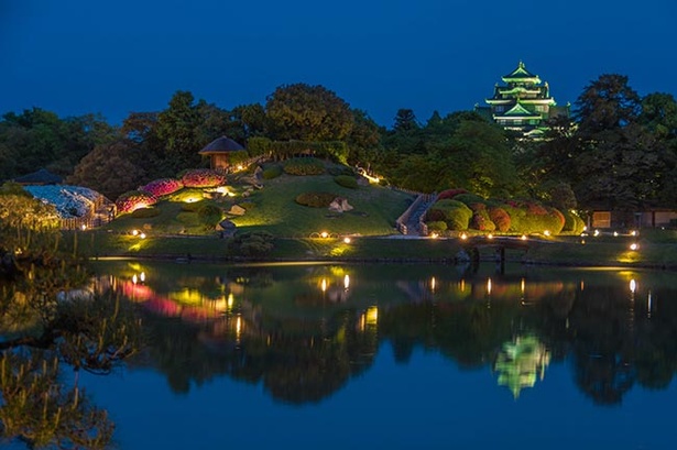 【写真を見る】美しくライトアップされる後楽園は必見