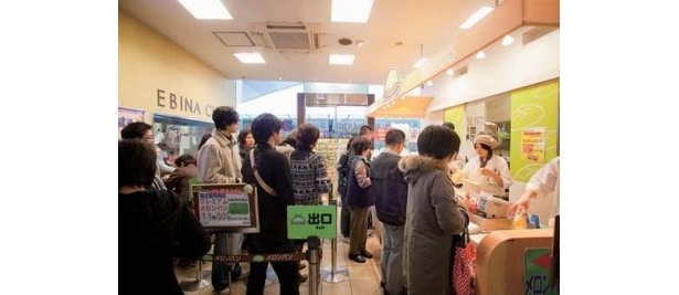 プレミアムメロンを買う行列