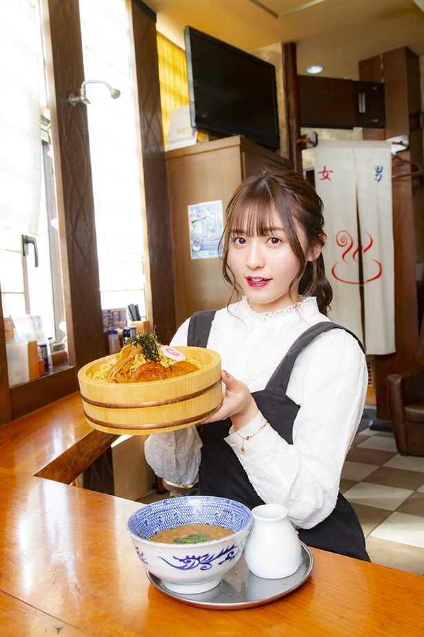 「つけ麺、風呂桶に入ってる♡」