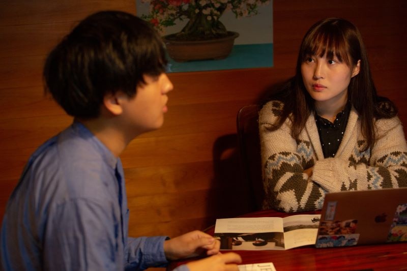 1998年生まれ、大阪府出身の松本花奈監督、奥山監督との出会いは17歳の時
