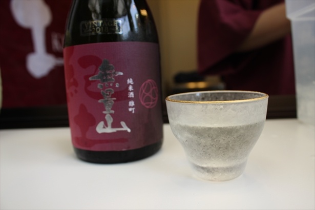 全国各地から出店した酒蔵の酒が楽しめる
