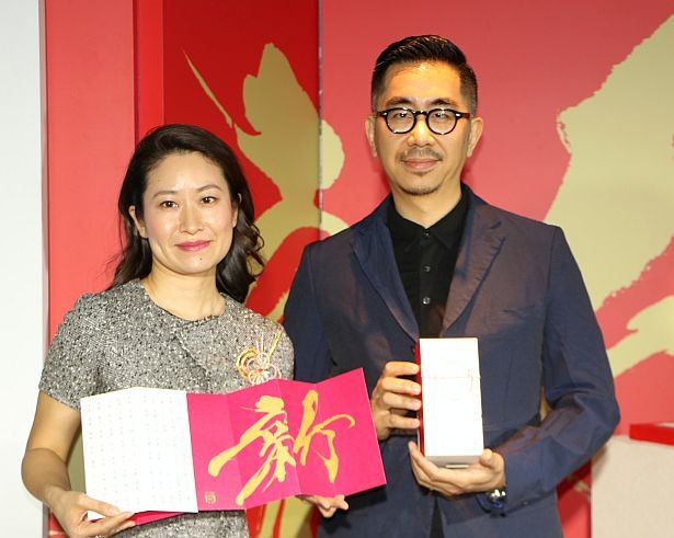 フィリップ モリス ジャパン ディレクター マーケティング＆コミュニケーションズの坂牧真美氏とヘンリー・ホー氏(左から)