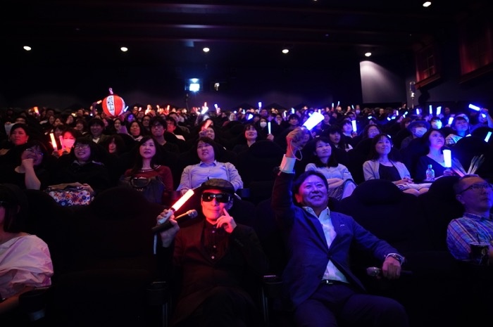 【写真を見る】魔夜と監督も熱列応援! “愛”にあふれた『翔んで埼玉』特別応援上映