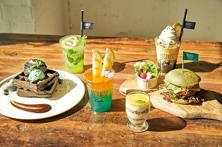 「炭入り」でフォトジェニック！BOTANIST cafeで”初夏先取り”メニューが登場