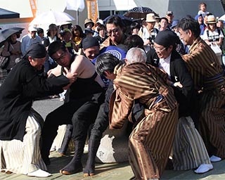 川棚温泉の守護神・青龍の舞う夜祭り。山口県下関市で「川棚温泉まつり2019」開催