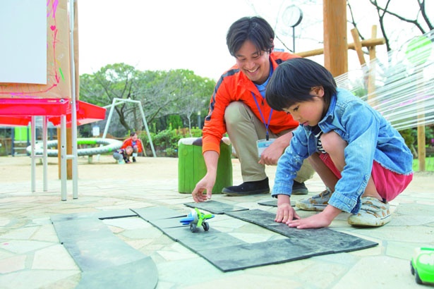 思う存分玩具遊びや泥んこ遊びができる/ボーネルンド プレイヴィル 大阪城公園