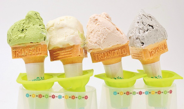 柿田川公園内で季節限定など4種類がそろう「とうふアイス」(各300円)も販売中