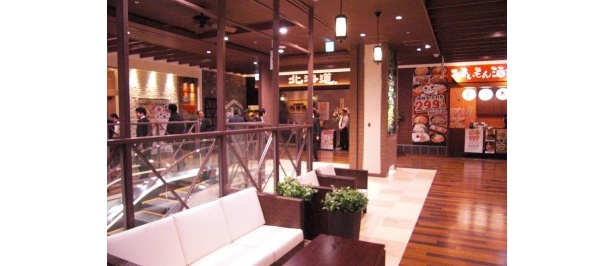 飲食店7店舗が入る6階レストランフロア