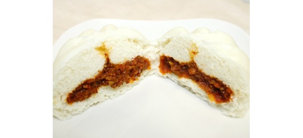 今度ローソンから発売される“食べるラー油まん”は、世界一辛いハバネロを使った「食べるラー油まん 舞妓はんひぃ～ひぃ～」(150円)。どれほど辛いのか、早速挑戦！