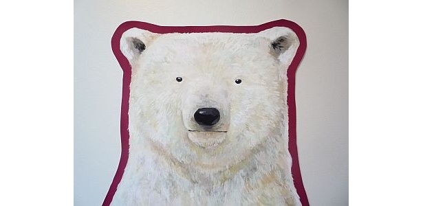 店の入口には150cmもあるクマの看板が出迎えてくれる
