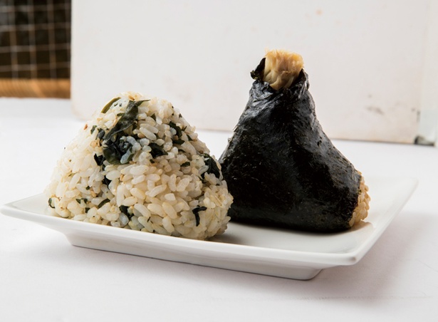 HAKATA MEGUSTA / 人気の「手ほぐし塩鯖」(260円)、胚芽米の「わかめごはん」(230円)など、おむすびは約10種類 