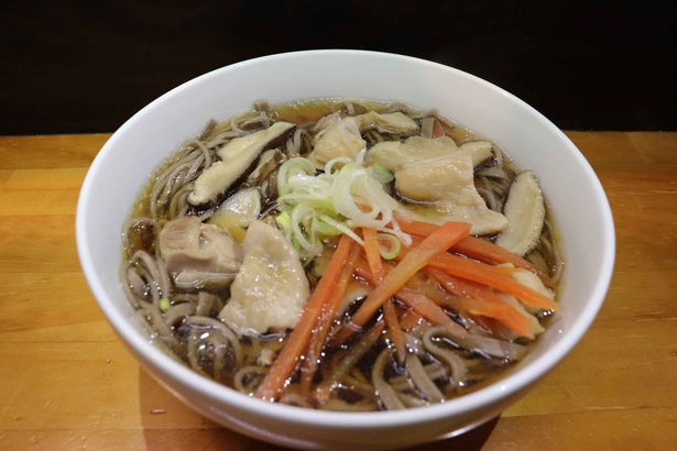 【写真を見る】富士山うまいものフェスタのエリアには名物ローカル麺料理が6種類登場