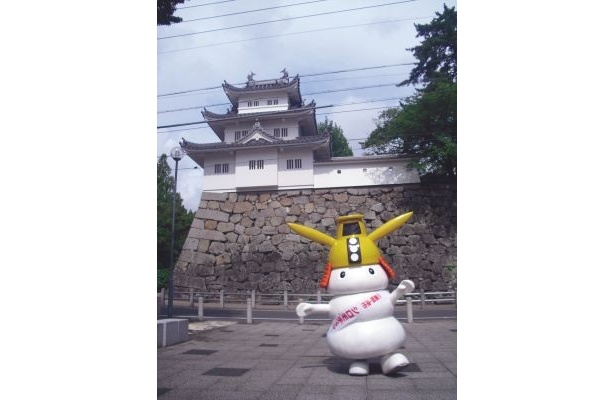 三重県津市の「津ぅのうなぎ」を応援するゆるキャラ「しろもちくん」