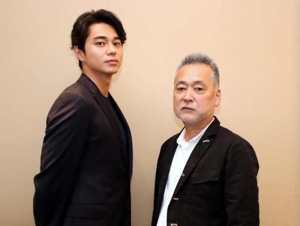 「連続ドラマW 悪党 ~加害者追跡調査~」の東出昌大と瀬々敬久監督