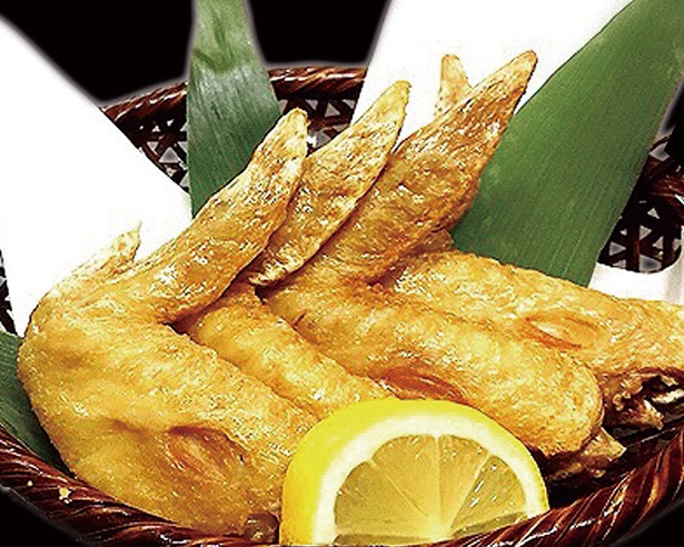 揚げたてのジューシーな手羽先で至福のひと時を「至福の手羽先」(2本 300円) / 大分唐揚げ 十四(じゅ～し～)