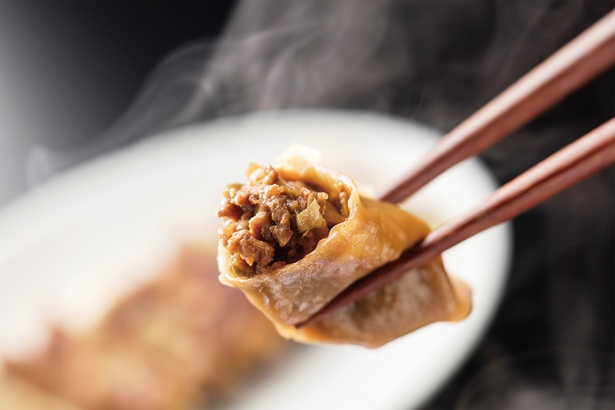 みかわもち豚、国産野菜、3年熟成八丁味噌のハーモニーを楽しめる餃子「みかわもち豚八丁味噌餃子」(5個 500円) / 森精肉店