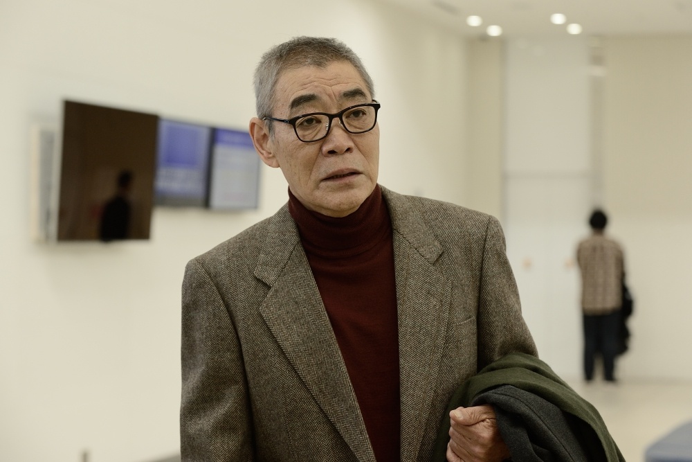 柄本明など実力派俳優たちが脇を固める
