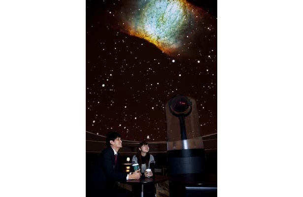 「PLANETARIUM Starry Cafe」では、本格的なプラネタリウムが楽しめる