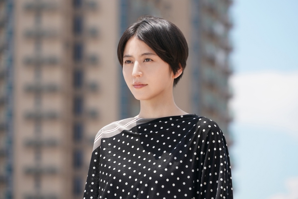 長澤まさみ扮するダー子は、常識にとらわれない無軌道な詐欺師