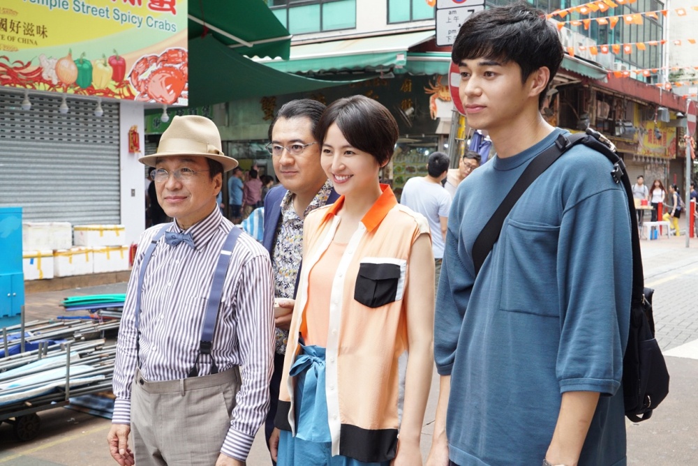 映画では、香港を舞台に物語が展開する