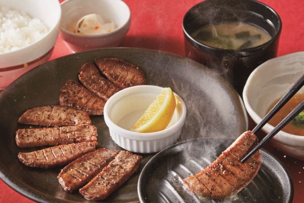 「牛たん定食(ご飯・味噌汁・漬物付き)」(1299円)