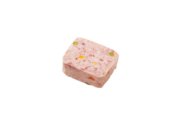 「リオナソーセージ100g」(直売価格180円)はゲブルツソーセージの材料に野菜が加わり彩りも◎