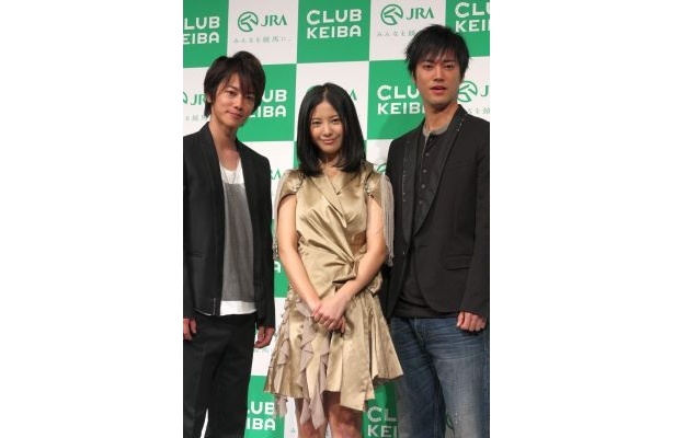 新CMでは3人のコミカルな掛け合いが見られる