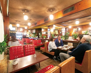 昭和価格を守り続ける、古きよき名古屋の純喫茶「ボンボン」