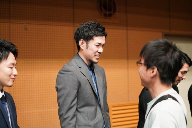 笑顔の金丸晃輔選手