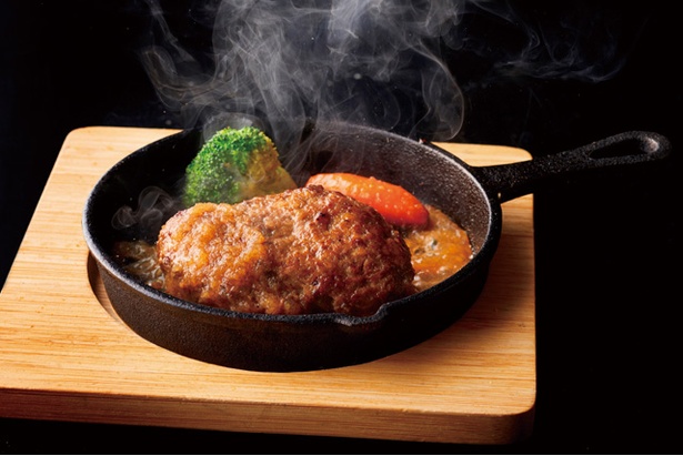 ホテルニューオータニ博多 / 佐賀牛ハンバーグをメインに、多彩な品々が並ぶ「グリーンハウス」のディナーブッフェ(5184円)。土日限定　
