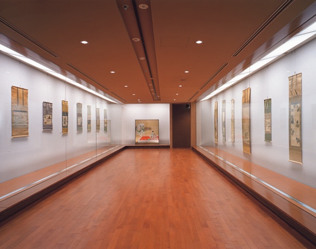 「和」がコンセプトのデザインに、モダンテイストが取り入れられた展示室/細見美術館