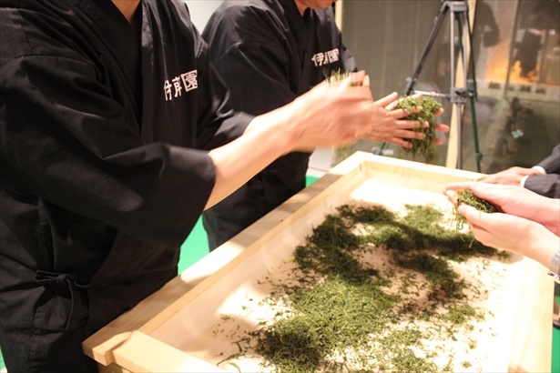 手揉みコーナー